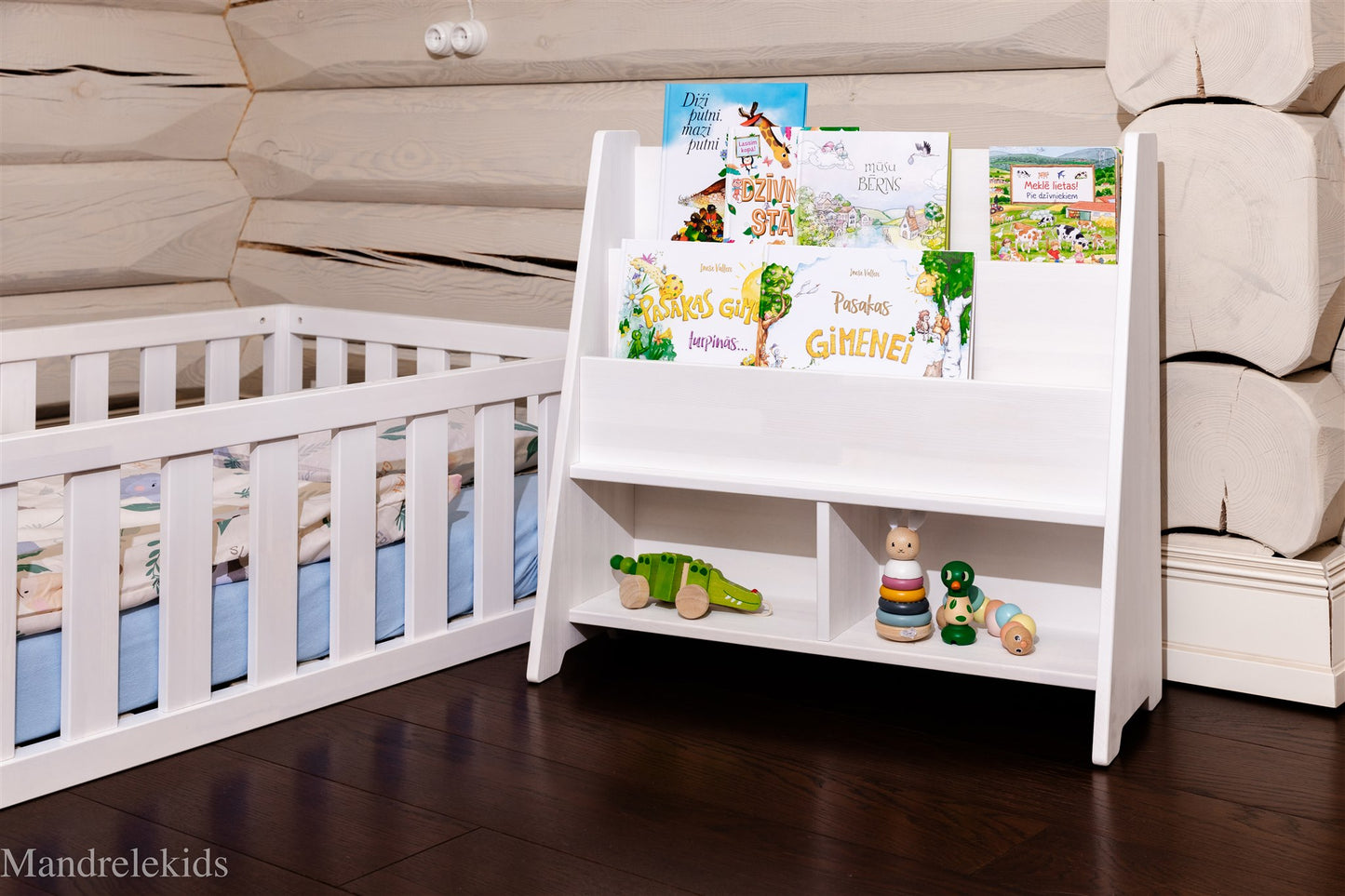 Montessori Bookshelf