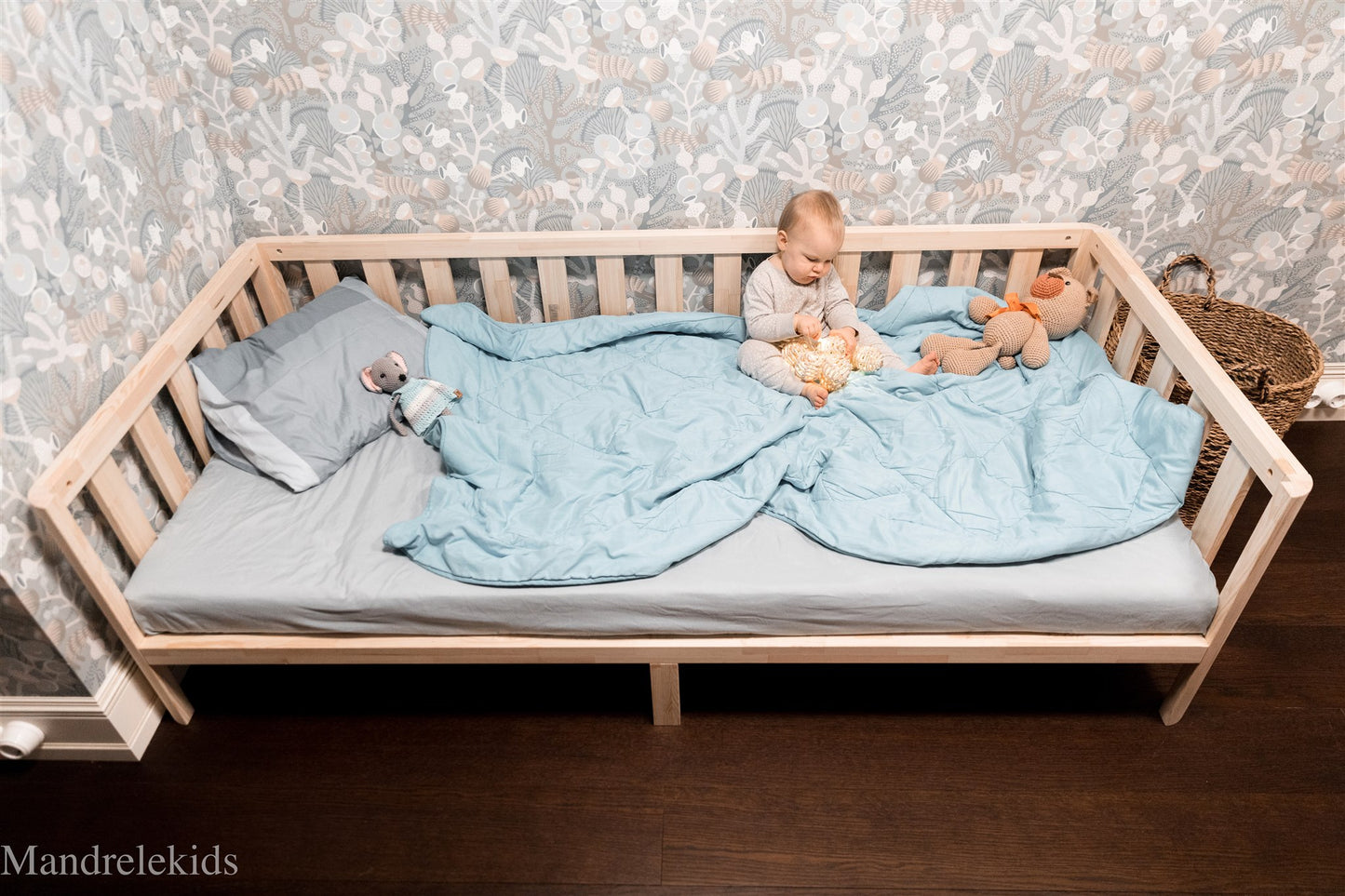 Kleinkinderbett mit Beinen (ohne Frontgeländer)