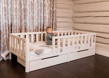 Lit pour tout-petit sur pieds (sans portes, mais avec rangement)